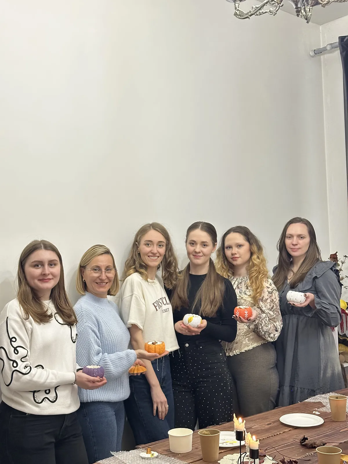 Учасниці з готовими свічками-гарбузиками